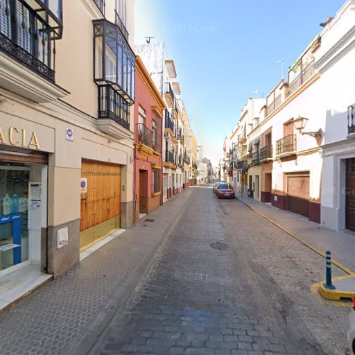 Farmacia De La Calle Santa Clara