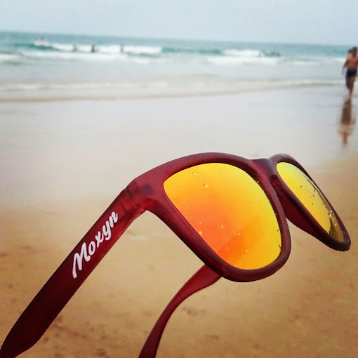 óptica y tienda de gafas de sol