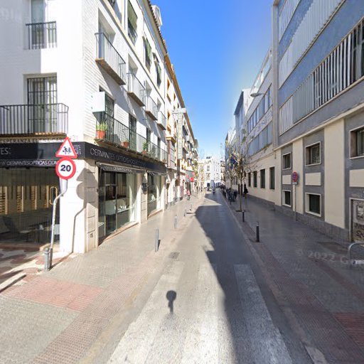 CERVANTES: Ópticas + Colecciones | Sevilla Centro